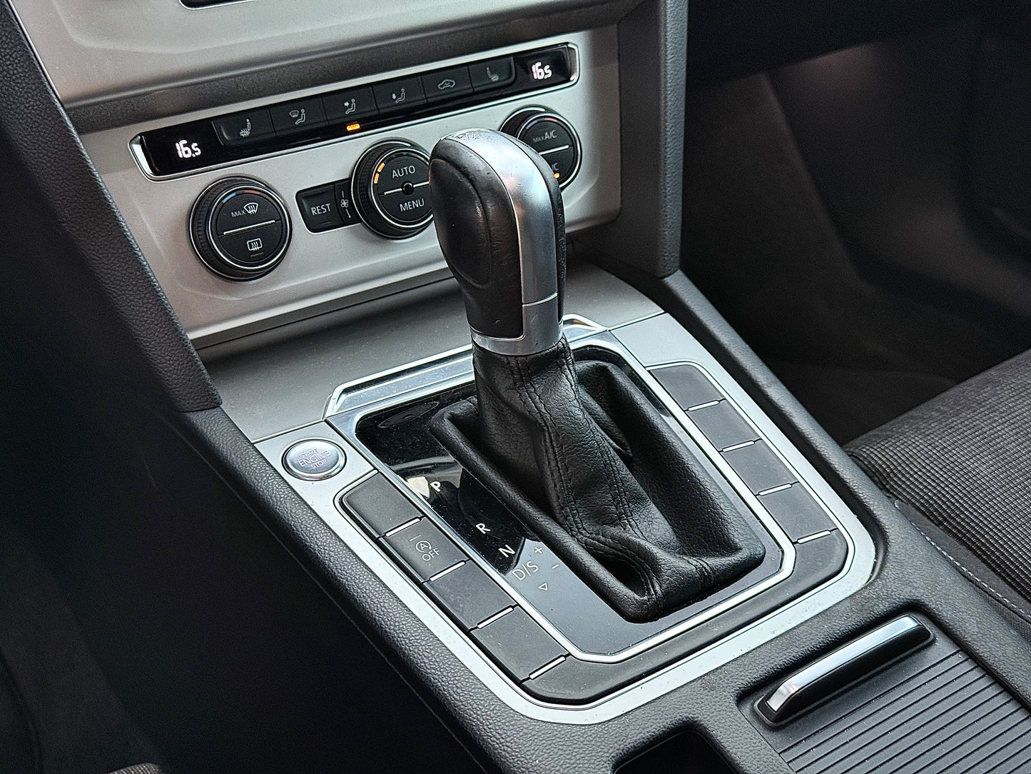 VW Passat 2.0TDI* DSG* DISTRONIC* МАСАЖ* ПОДГРЕВ