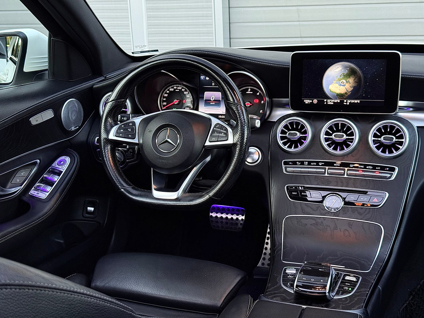 Mercedes-Benz C 220 AMGLINE* DISTR* HEADUP* PANO* FULL* ЛИЗИНГ